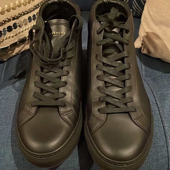 Slightly Used Shoes Great Condition size 43 - Picture 4 of 9